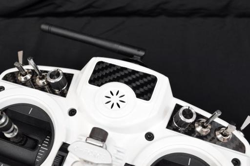 /files/frsky/-x9e/taranis_carbon1.jpg